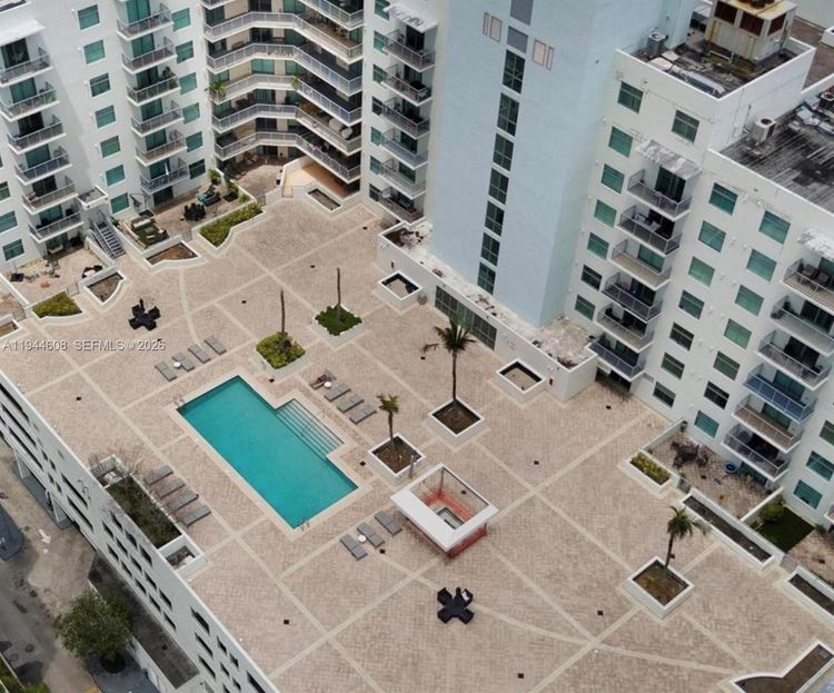 Hollywood Station #523 image #21