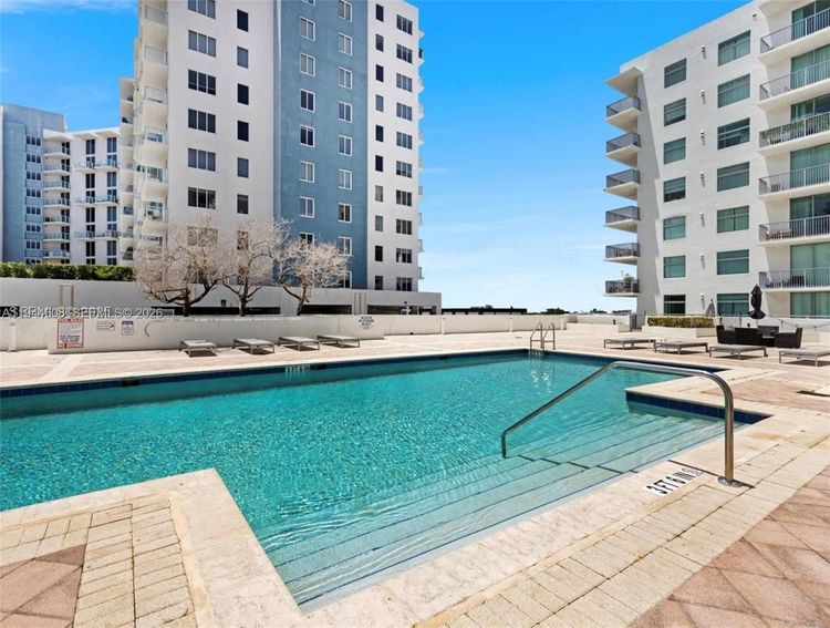 Hollywood Station #523 image #8