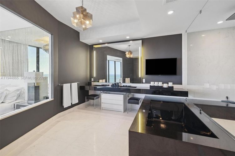 Porsche Design Tower #2601 image #15