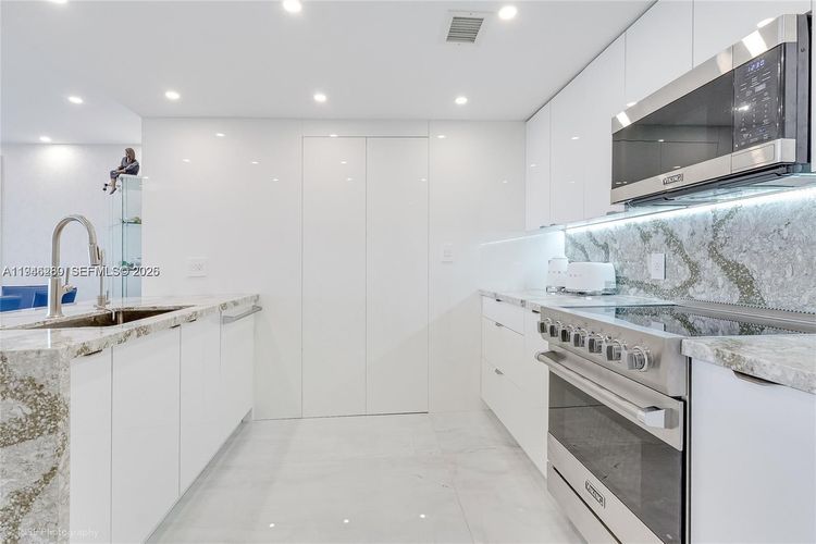 Ocean Four #2409 image #9