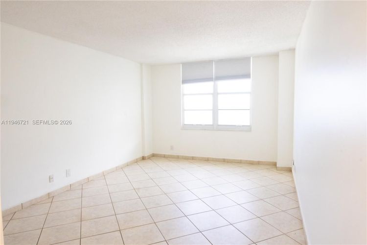 Sea Air Towers #1116 image #12