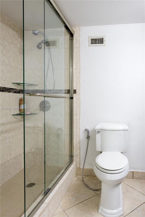 Sea Air Towers #1116 image #8