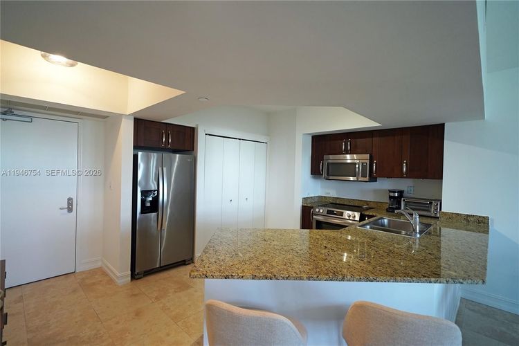 Turnberry Village #1014 image #8