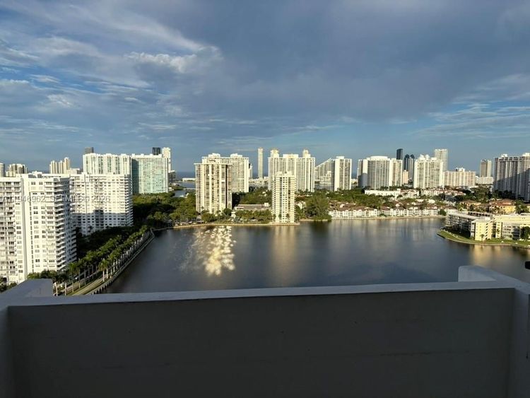 Commodore Plaza - Tower #2510 image #14