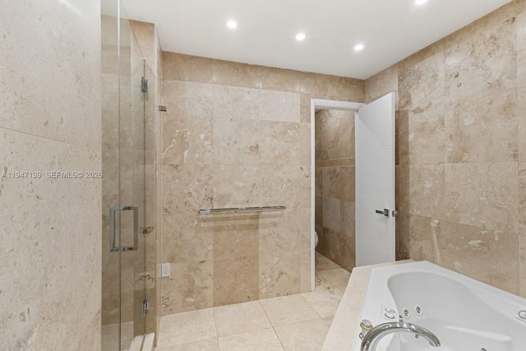 Towers of Key Biscayne #E201 image #13