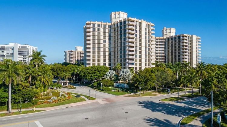 Towers of Key Biscayne #E201 image #23