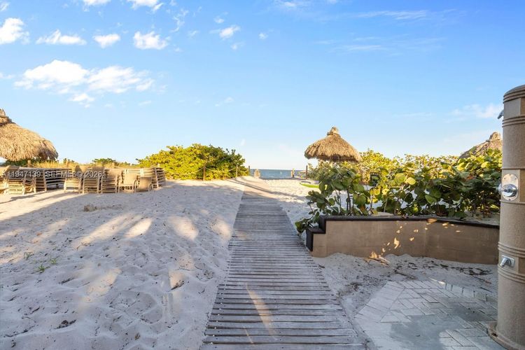 Towers of Key Biscayne #E201 image #31