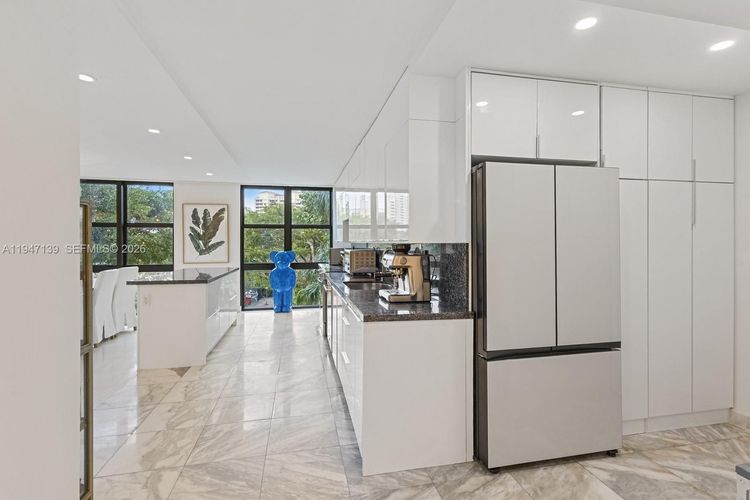 Towers of Key Biscayne #E201 image #8