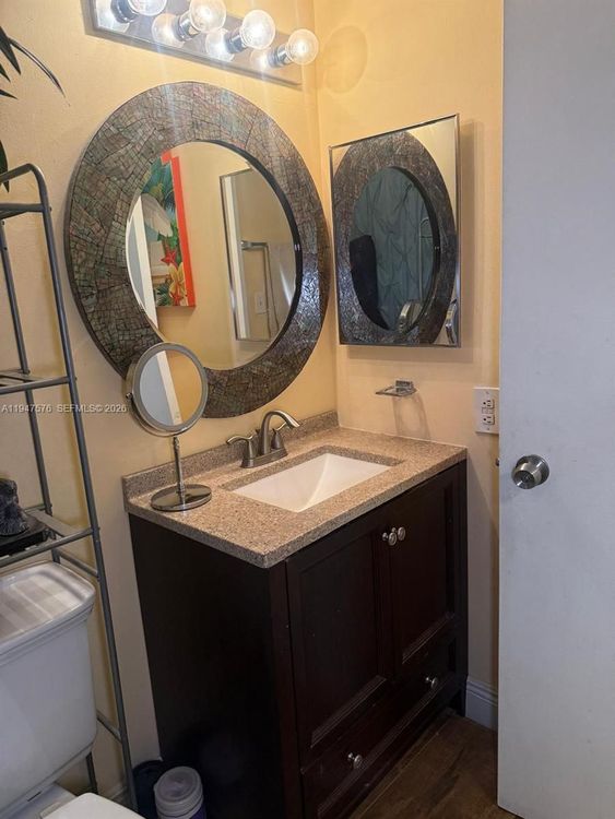 Madison Downtown #E-609 image #11