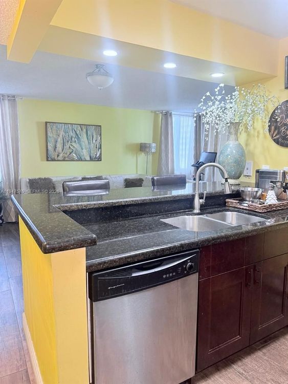 Madison Downtown #E-609 image #30