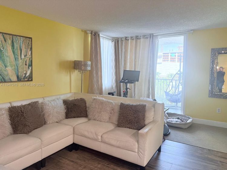 Madison Downtown #E-609 image #37