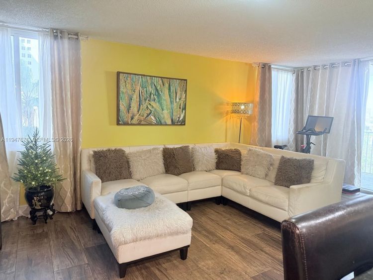 Madison Downtown #E-609 image #6