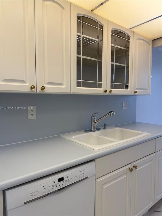 Winston Towers #2110 image #11