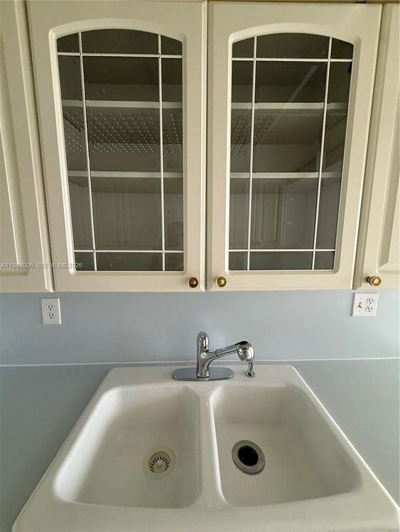 Winston Towers #2110 image #15