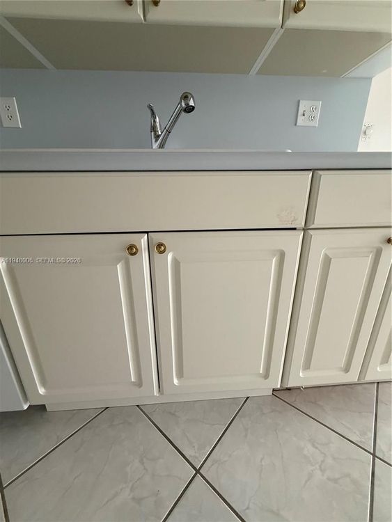 Winston Towers #2110 image #17