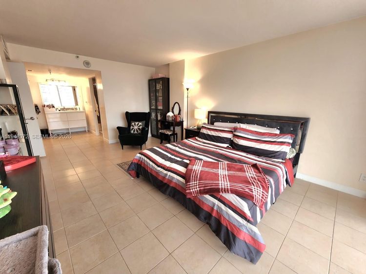 Winston Towers #1217 image #18