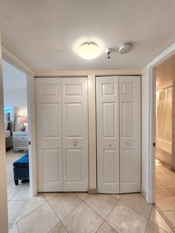 Winston Towers #1217 image #22