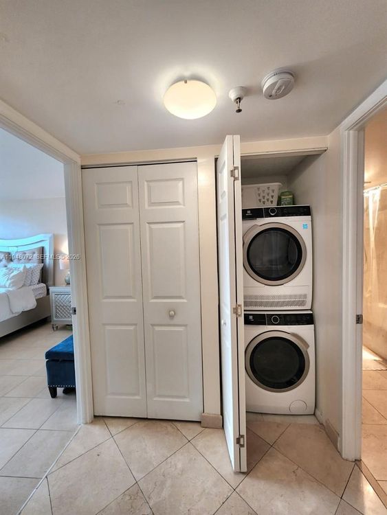 Winston Towers #1217 image #23