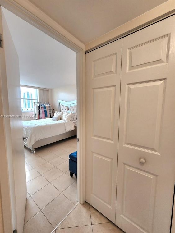 Winston Towers #1217 image #24