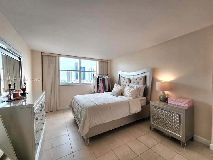 Winston Towers #1217 image #25