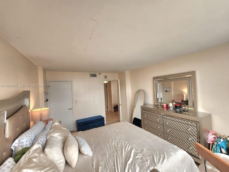 Winston Towers #1217 image #27