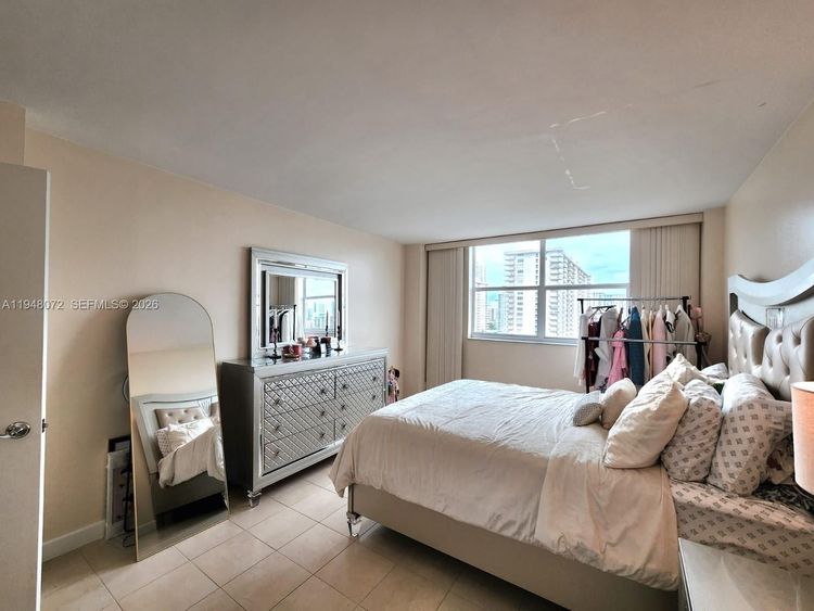 Winston Towers #1217 image #28