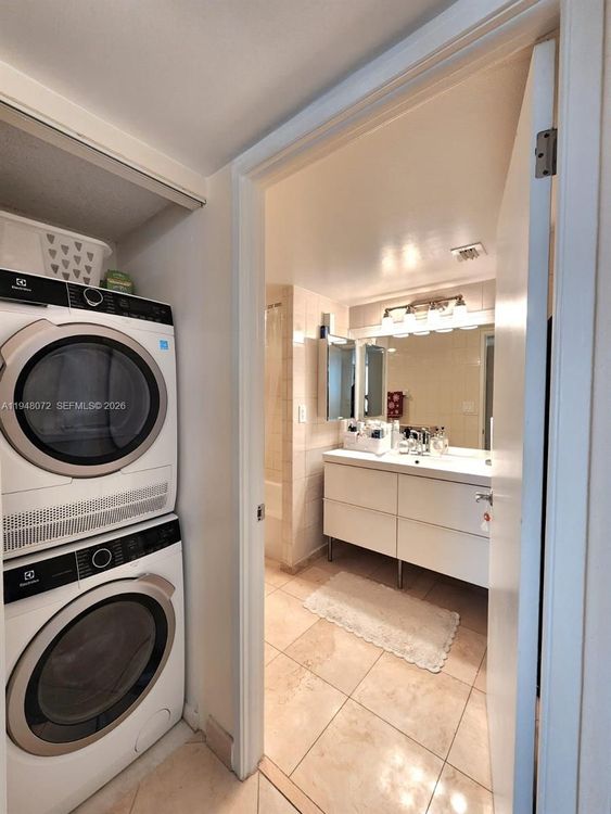 Winston Towers #1217 image #29