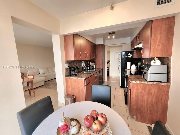 Winston Towers #1217 image #7