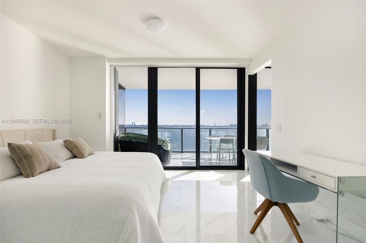 One Paraiso #1902 image #11