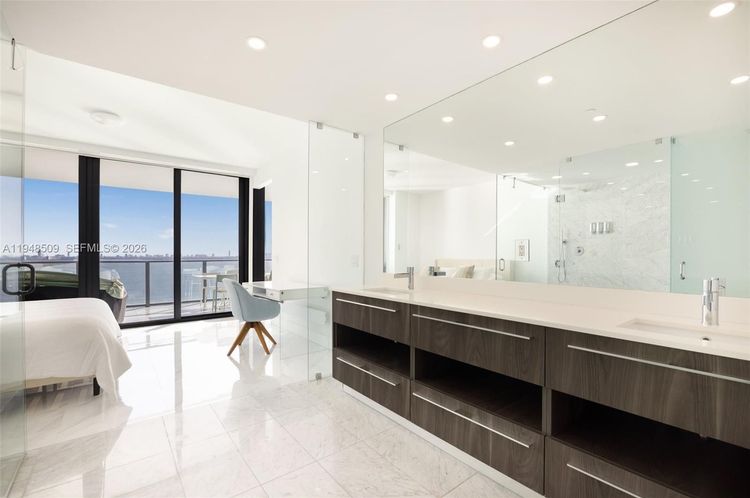 One Paraiso #1902 image #12