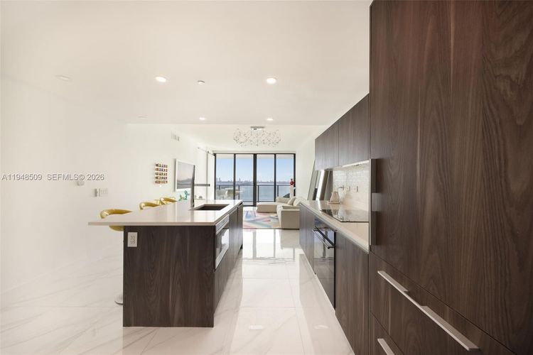 One Paraiso #1902 image #6