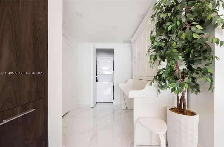 One Paraiso #1902 image #9