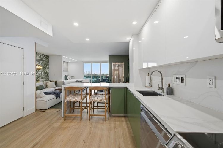 Roney Palace #1429 image #16