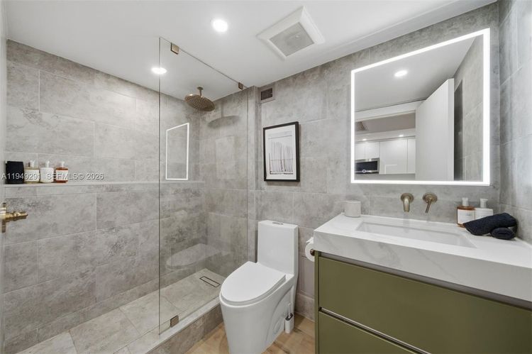 Roney Palace #1429 image #17