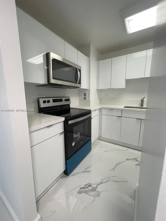 Kennedy House #2L image #9