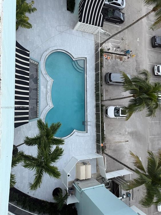 Le Cercle by the Beach #403 image #21