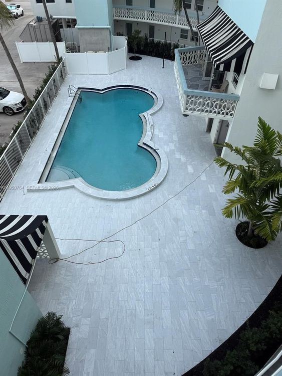 Le Cercle by the Beach #403 image #22