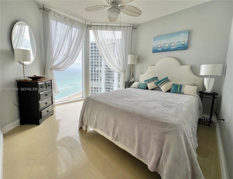 La Perla #2109 image #18