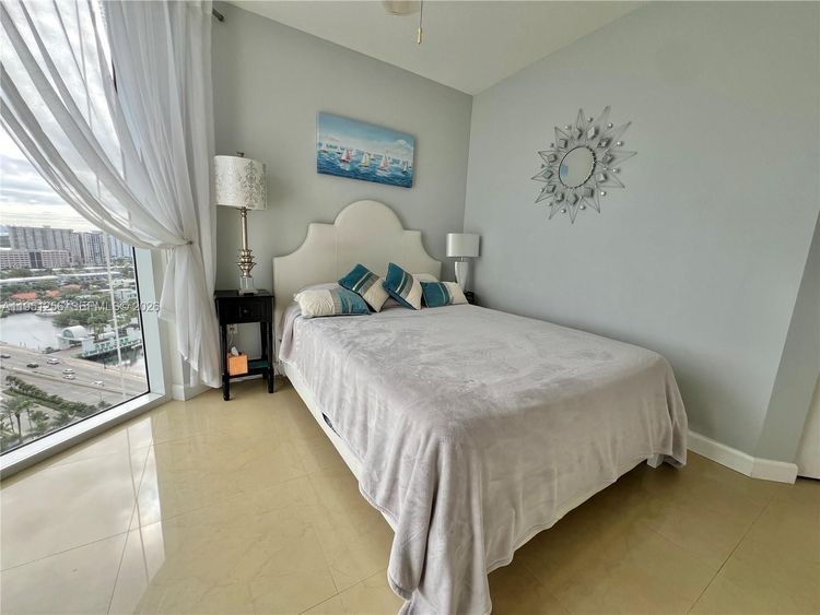 La Perla #2109 image #19