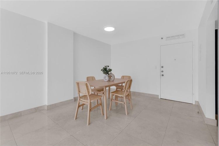 Commodore Plaza - Century #1414 image #10