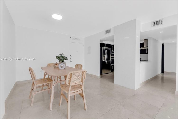 Commodore Plaza - Century #1414 image #11