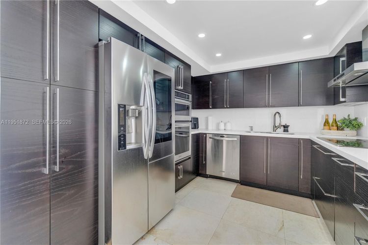 Commodore Plaza - Century #1414 image #14