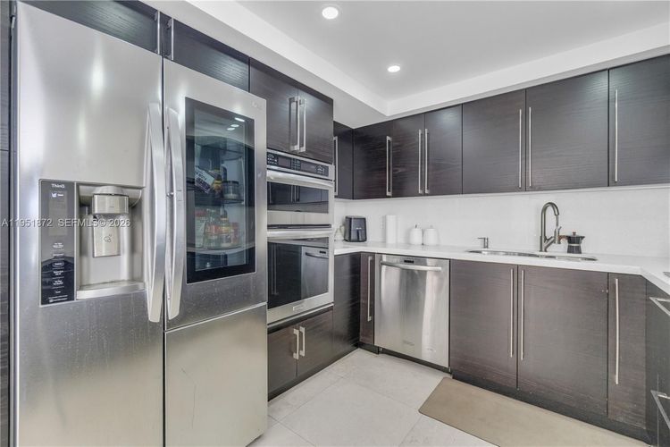 Commodore Plaza - Century #1414 image #16