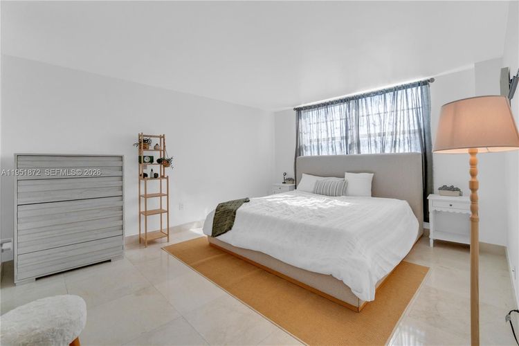 Commodore Plaza - Century #1414 image #18