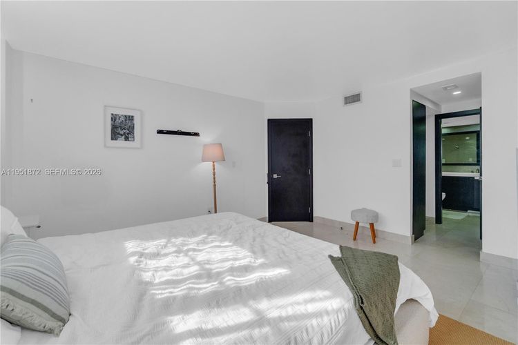 Commodore Plaza - Century #1414 image #19