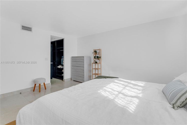 Commodore Plaza - Century #1414 image #20