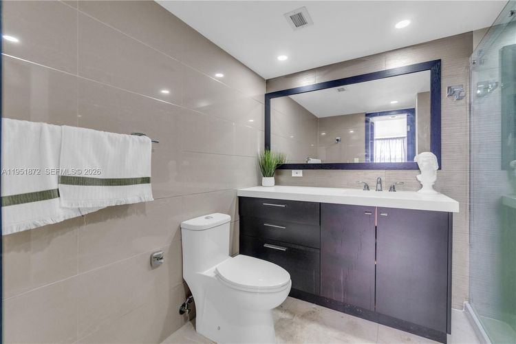 Commodore Plaza - Century #1414 image #23