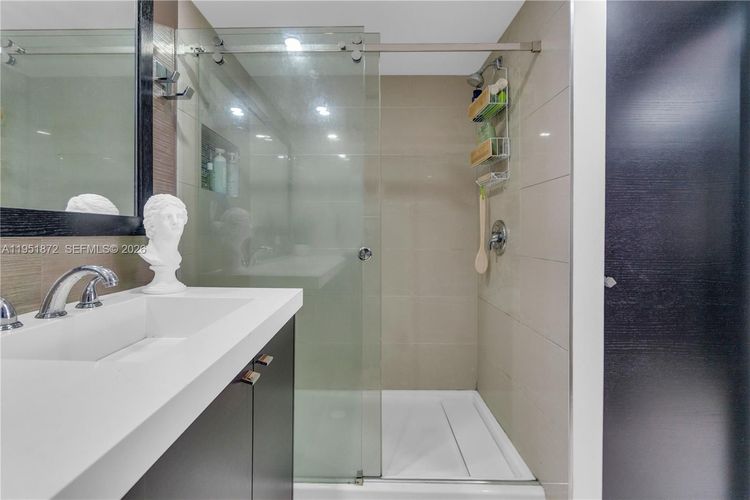 Commodore Plaza - Century #1414 image #24