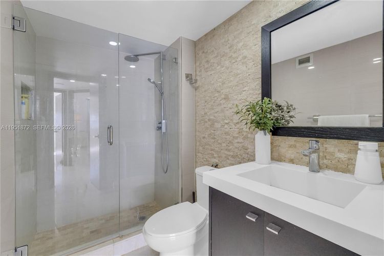 Commodore Plaza - Century #1414 image #27