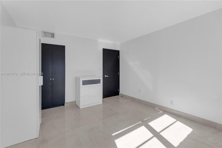 Commodore Plaza - Century #1414 image #29